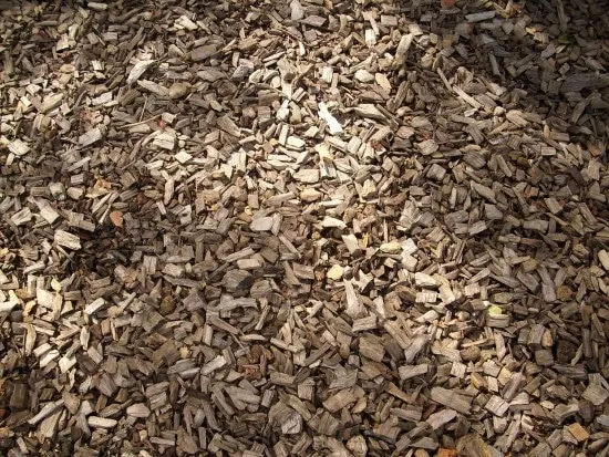 Barks and wood chips What Mulch Is Good For Vegetable Gardens