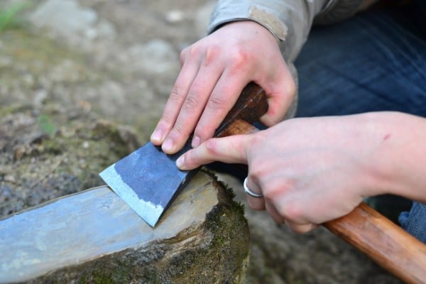 How to Sharpen an Axe without Tools