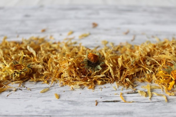 How to Dry Marigold Flowers