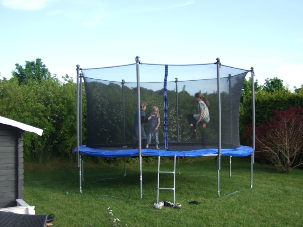 How To Protect Grass Under Trampoline 2