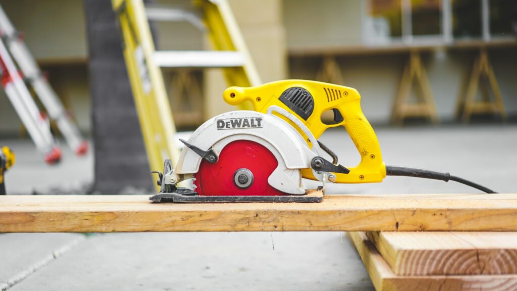 Corded circular saw—corded vs. cordless circular saw.
